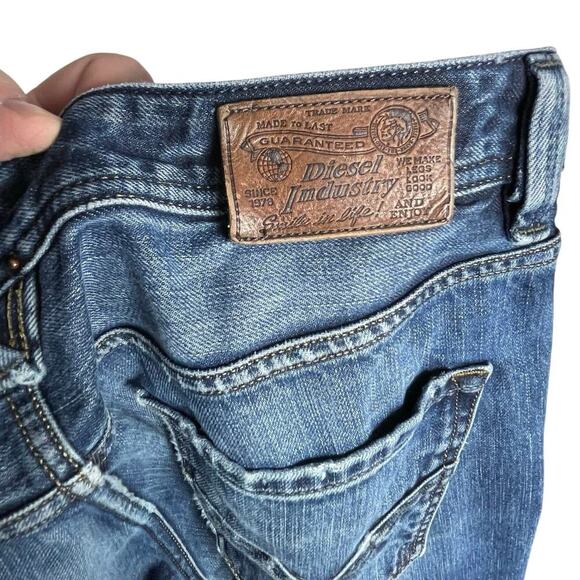 DIESEL Men’s Larkee Regular Straight Fit Jeans Dark Distressed Wash 33 - Picture 7 of 8